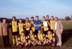 Zwycięska drużyna OTS Osiny w II Turnieju Niezrzeszonych o Puchar Wójta Gminy Goryce.