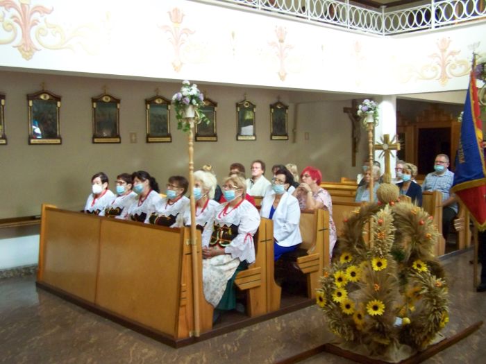 Obchody święta ożynek w kościele w Osinach
